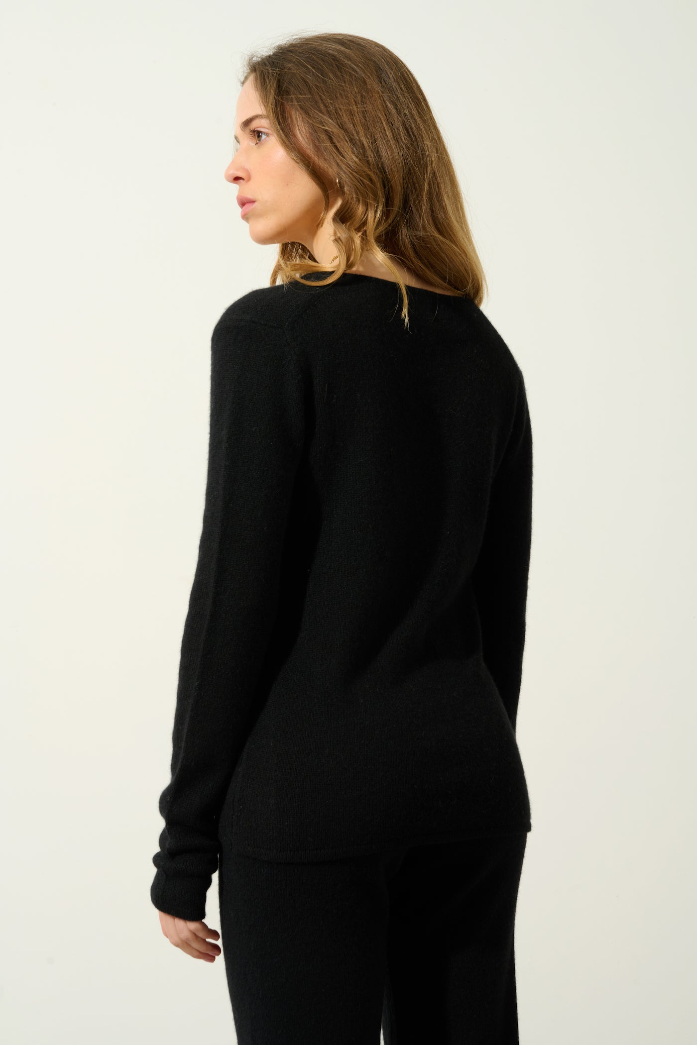 V-Neck 4-Ply Jumper - Chelsea - Black