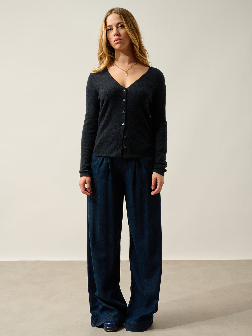 Cardigan Col V Chalais - 100% Cachemire, 2 Fils - Caviar - Femme