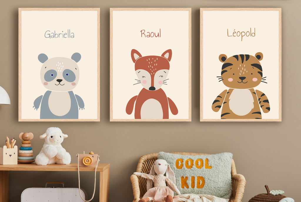 Pósteres personalizados - Animales: retratos ilustrados de un panda, un zorro y un tigre, etiquetas con sus nombres en la parte superior.