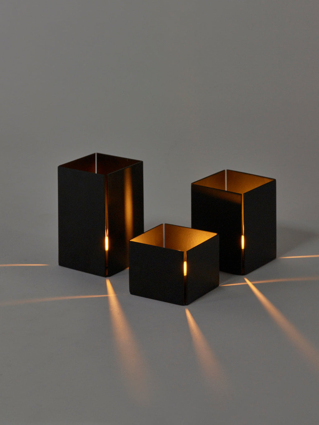 Tealight Holder L - Black Square Line - By Loïc Willemot