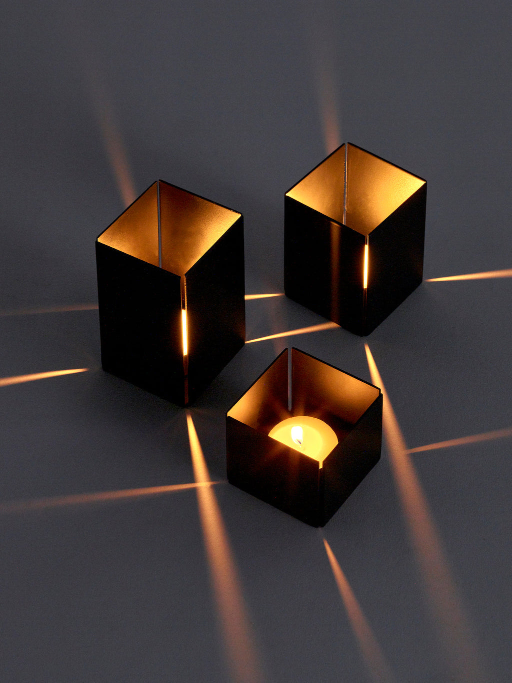 Tealight Holder L - Black Square Line - By Loïc Willemot