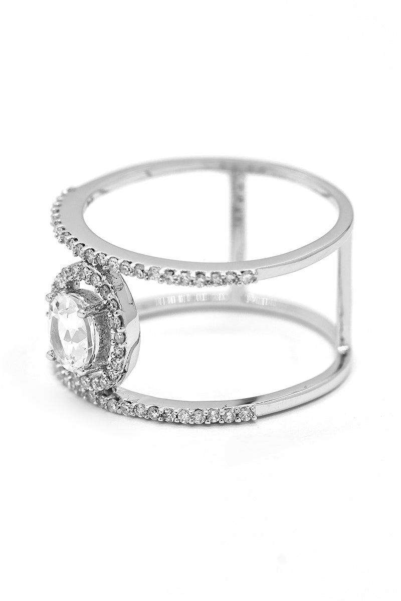 Anillo “Reino” Diamantes: 0.23Ct/68 Topacio Blanco 0.3/1