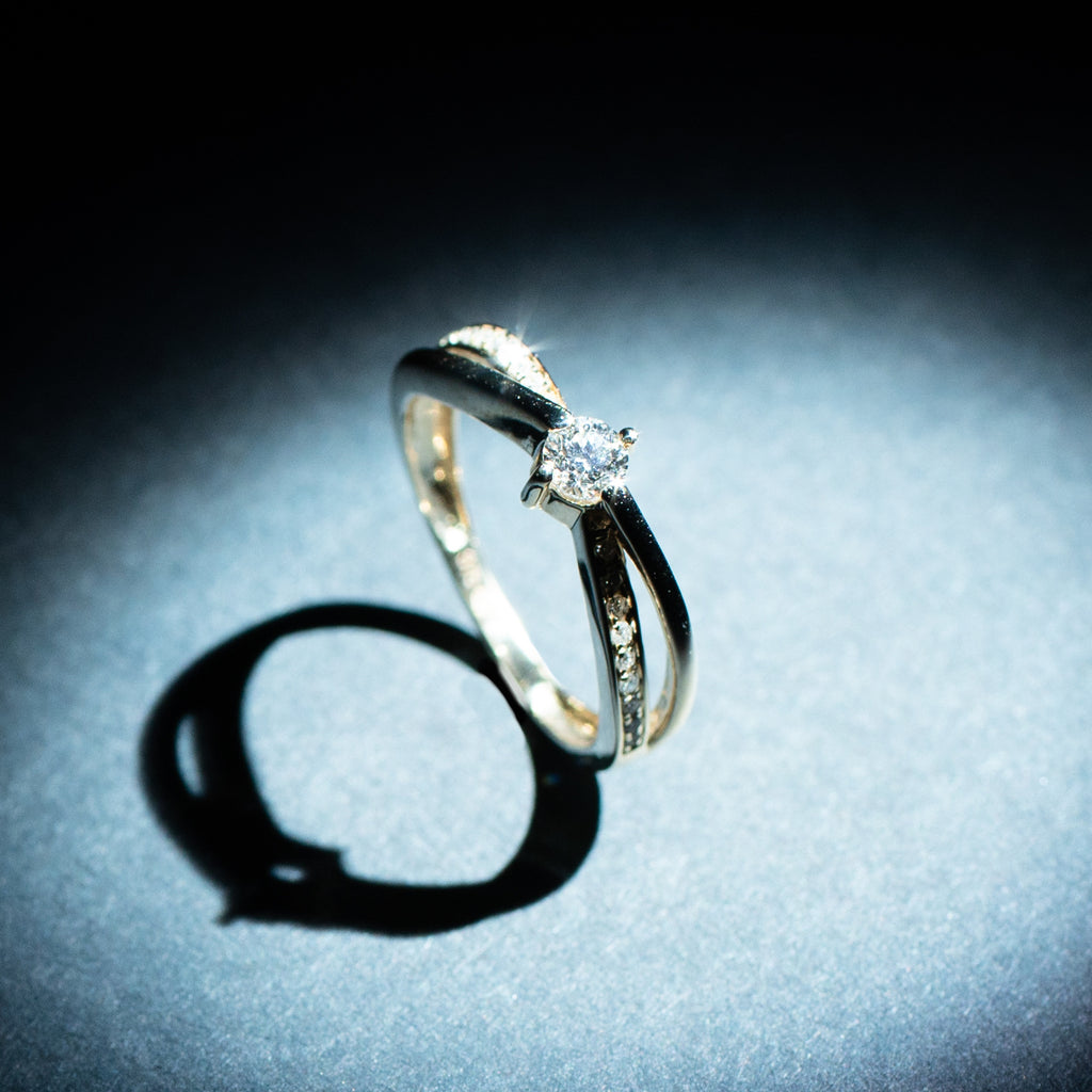 Anillo "Solitario Joli" Diamantes 0.07/18 + 0.20/1 - Oro Amarillo 375/1000