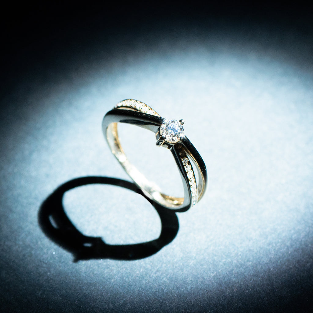 Anillo "Solitario Joli" Diamantes 0.07/18 + 0.20/1 - Oro Amarillo 375/1000