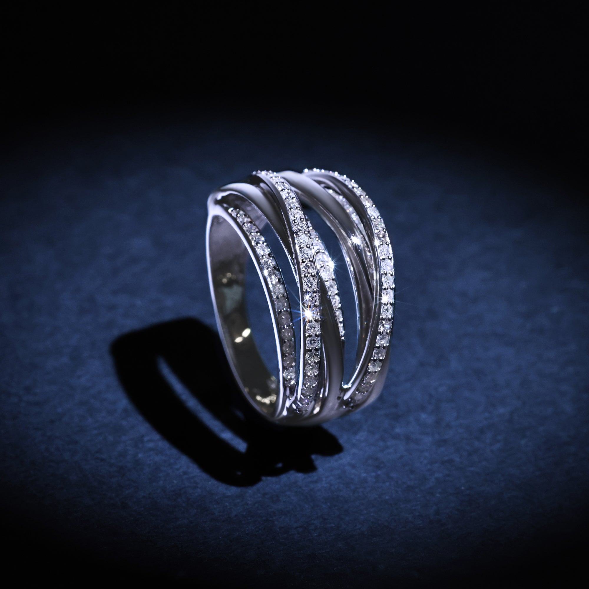 "Voltaire Interlacing" Ring, 0.5/85 mm diameter - 375/1000 White Gold