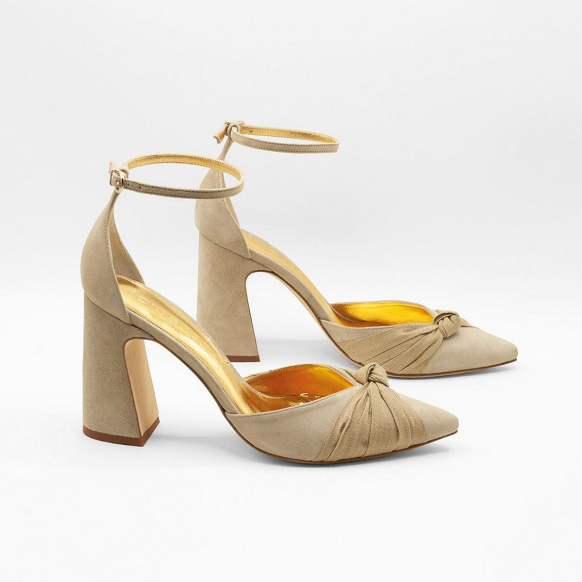 Babuska 9 Heno - Beige Heeled Shoes