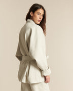 Granite-colored undyed denim jeans, straight and comfortable cut, made of cotton, suitable for all female body shapes.