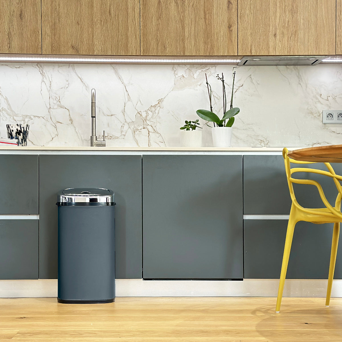 Largo Automatic Stainless Steel Trash Can - 42L - Gray