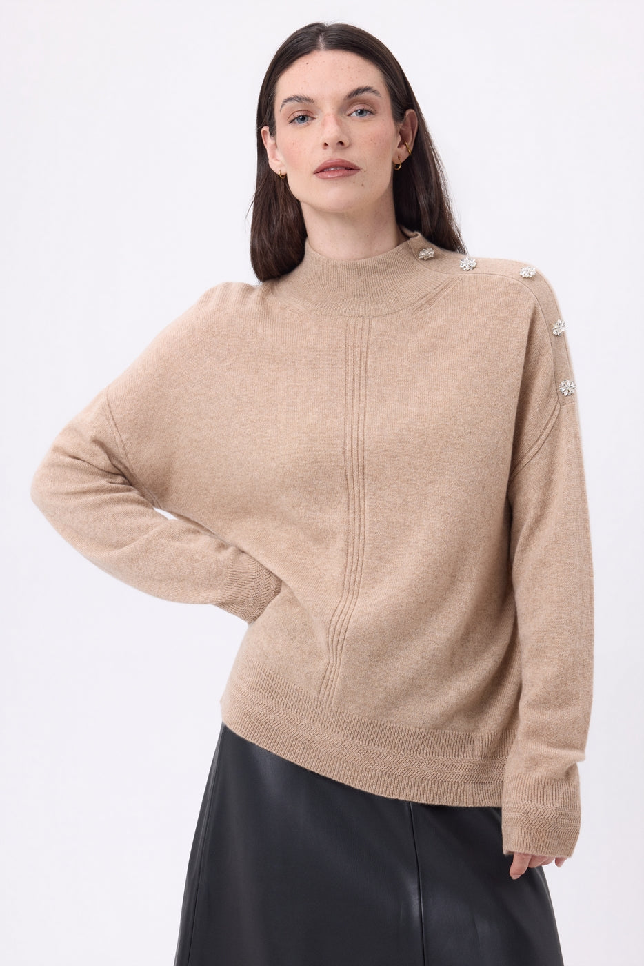 Pull Col Montant A Bijoux Baya - Beige Creme -Boutons Argent - Femme