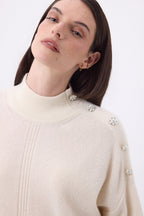 Jersey de cuello alto con joyas Baya - Blanco-botones plateados - Mujer
