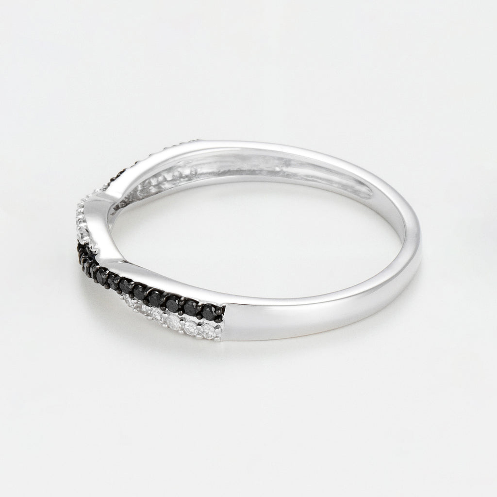 "In Black And White" Ring White Diamonds: 0.075Ct/20 Black Diamonds: 0.075Ct20 - 375/1000 White Gold