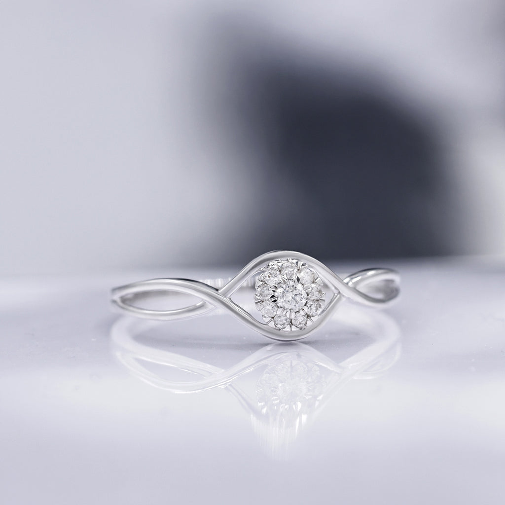Anillo de diamantes “Touch Of Magic” 0,11/10 – Oro blanco 375/1000