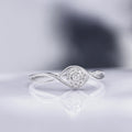 Anillo de diamantes “Touch Of Magic” 0,11/10 – Oro blanco 375/1000