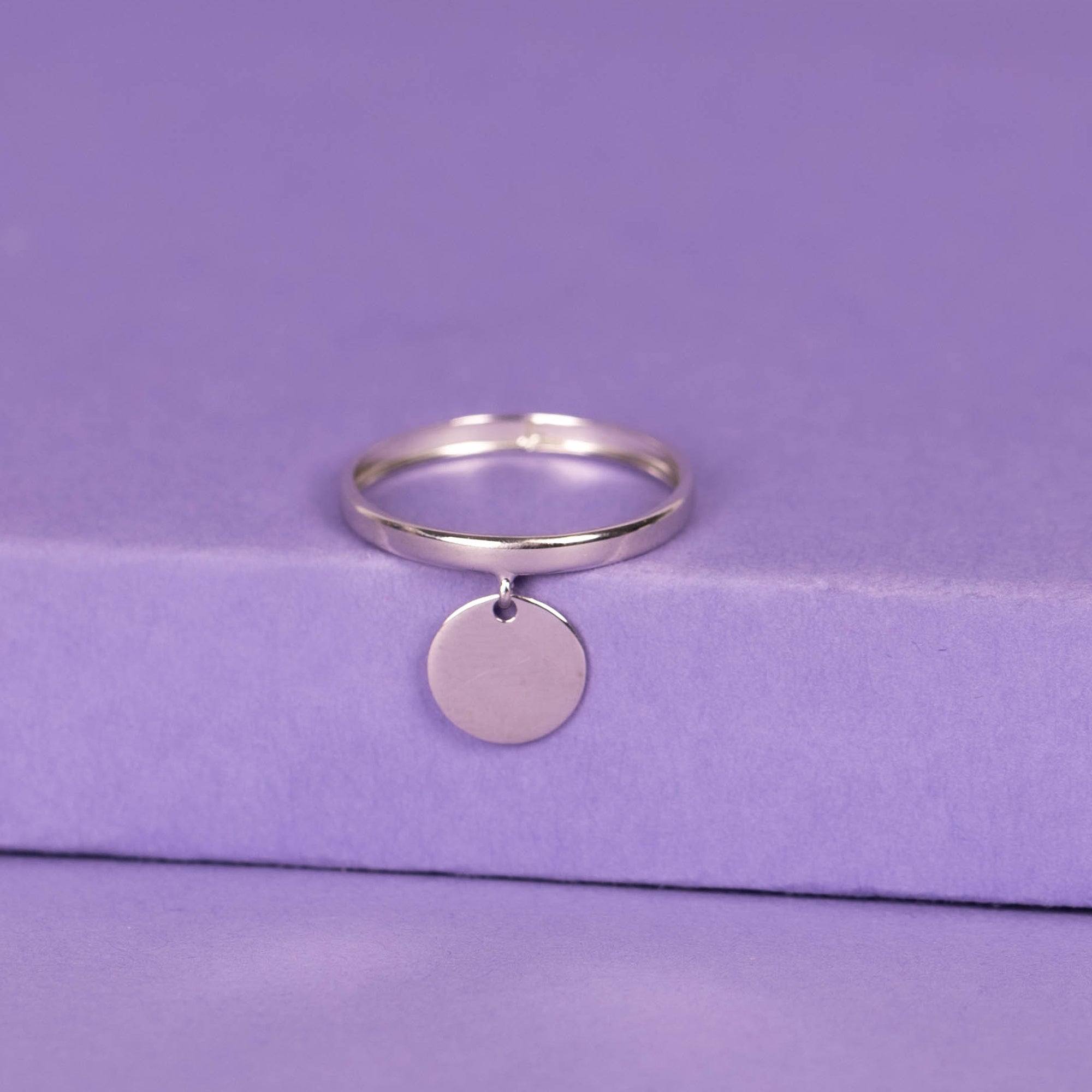 “Medallion” Ring – 375/1000 White Gold