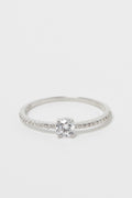 Anillo “Charme” – Oro blanco 375/1000 y circonio