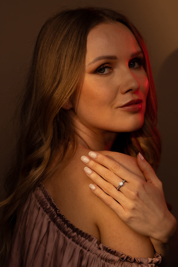 Ring "Amoureuse Brillante" i 9K vitguld (375/1000)