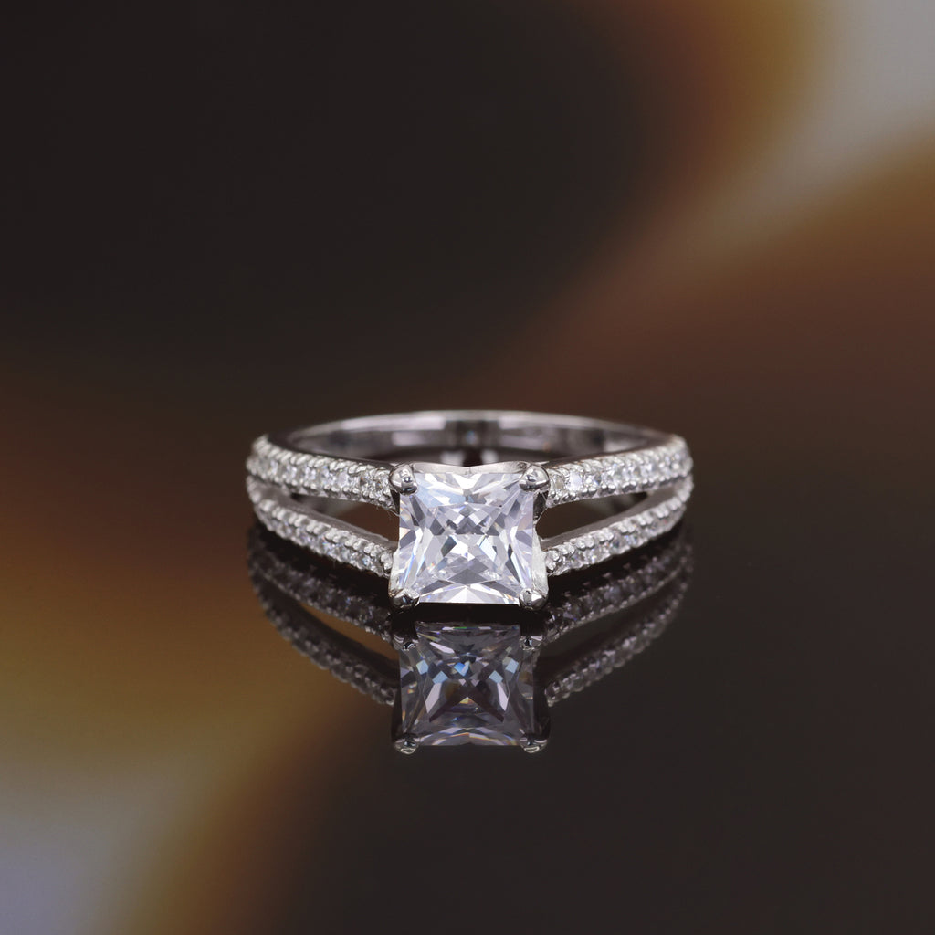 “La Merveilleuse” Ring 375/1000 White Gold And Zirconium