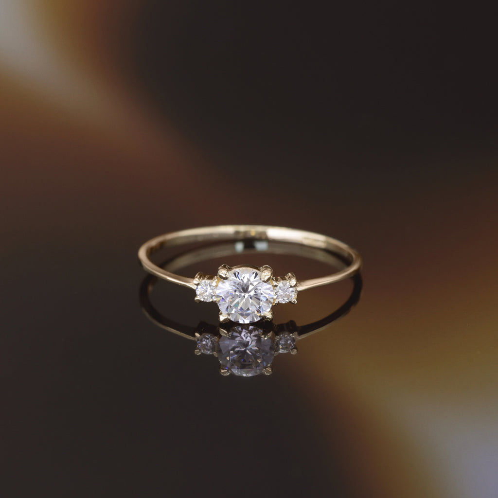 Anillo “Intuition” Oro amarillo 375/1000 y circonio