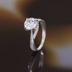 Anillo “Tourbillon” Oro blanco 375/1000 y Circonio