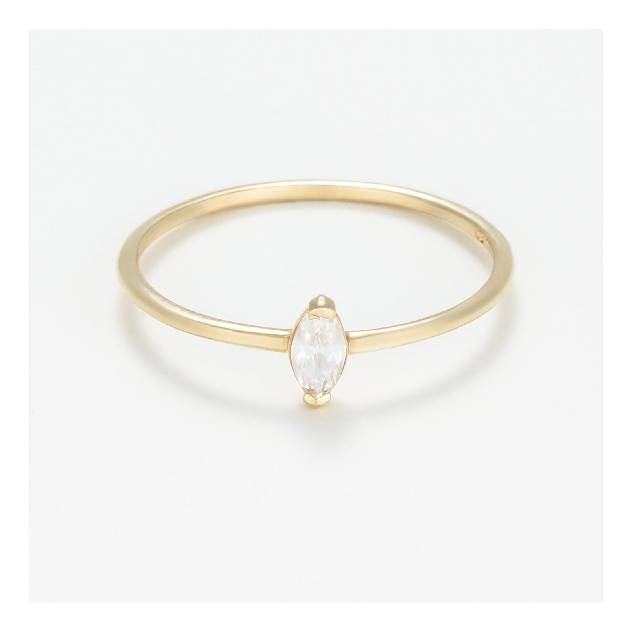 Anillo “Nao” Oro amarillo 375/1000 y Circonio