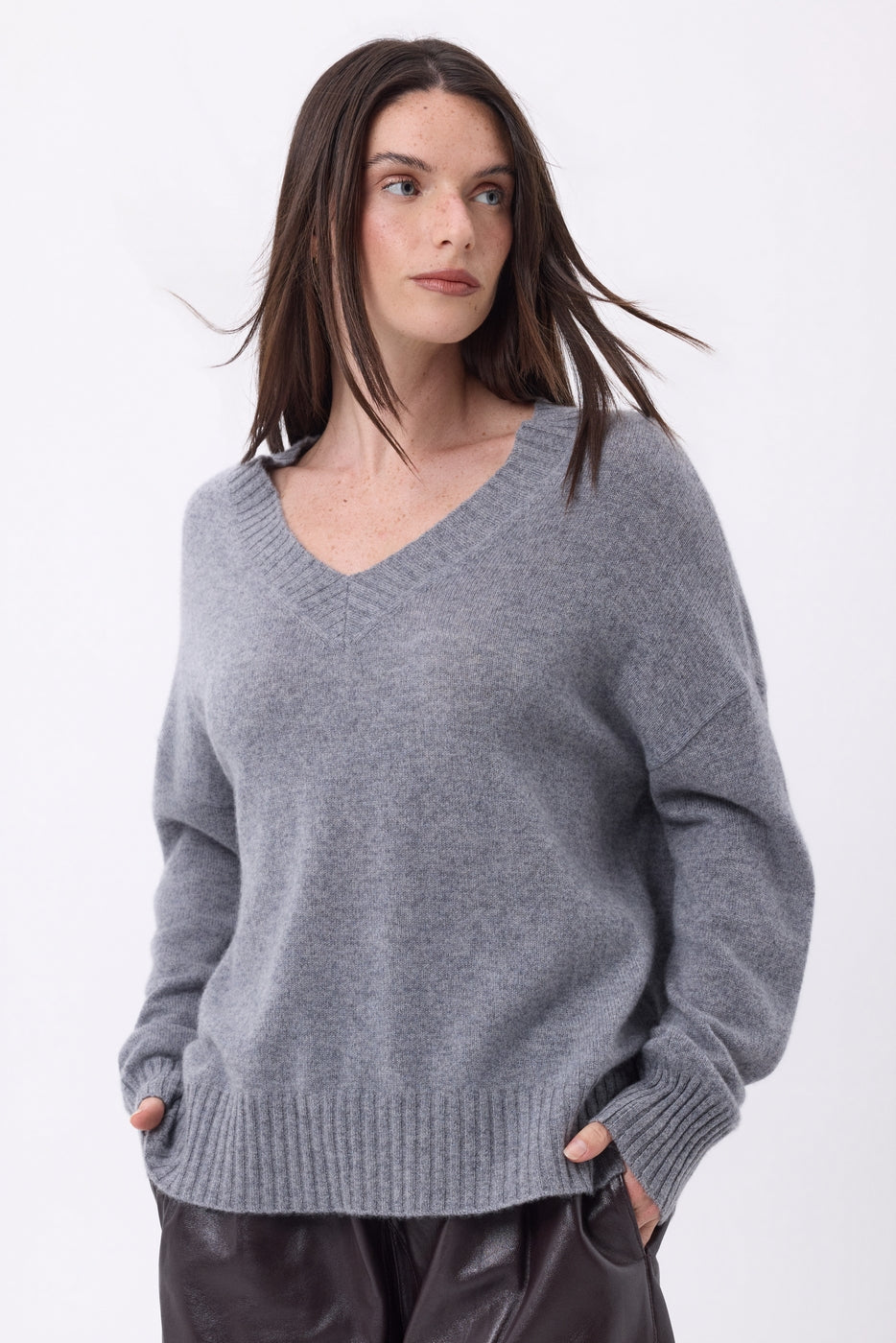 Jersey oversize de cuello en V de canalé grueso Blind - Gris oscuro - Mujer