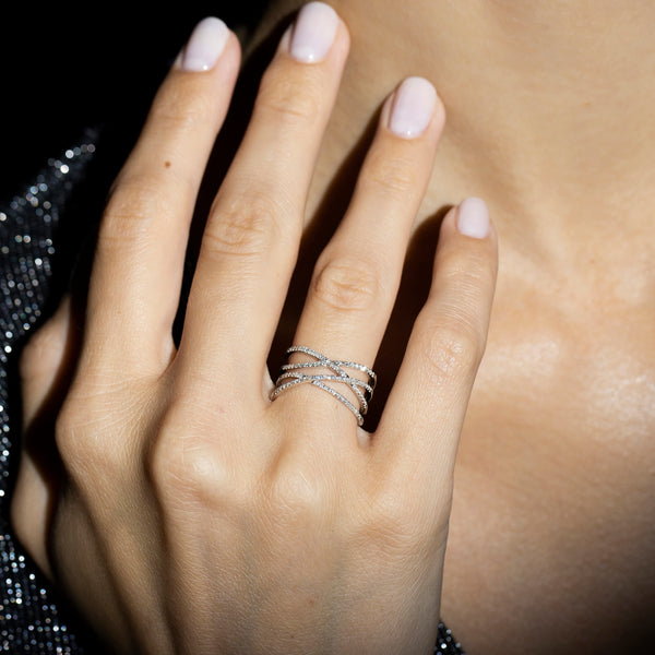 Anillo “Enlazado Luminoso” – Oro Blanco 375/1000
