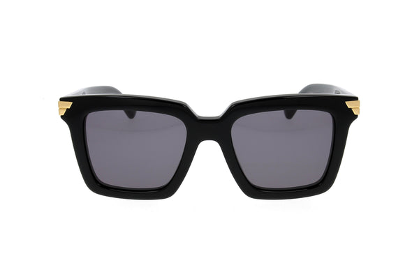 Luxury Eyewear – Solglasögon - Bottega Veneta, svarta solglasögon med gråtonade glas, framifrån