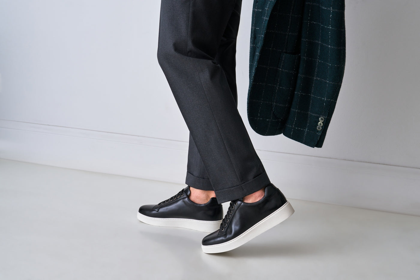 Classic Lace-Up Sneaker Black - Man