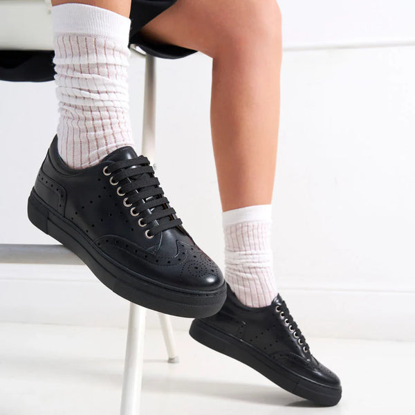 Sneakers con punta ad ala - Nero - Donna