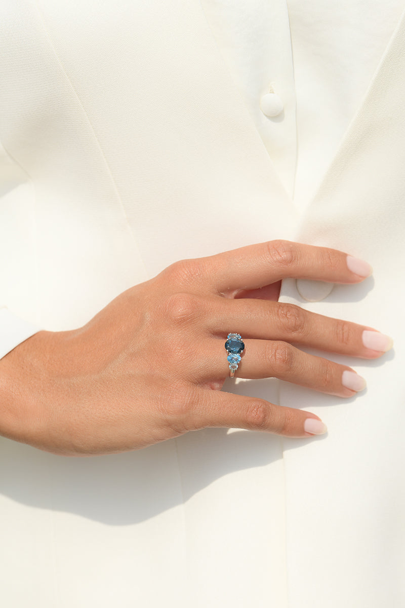 "Blue Hill" Swiss Blue, London Blue And Sky Blue Topaz Ring - 375/1000 White Gold
