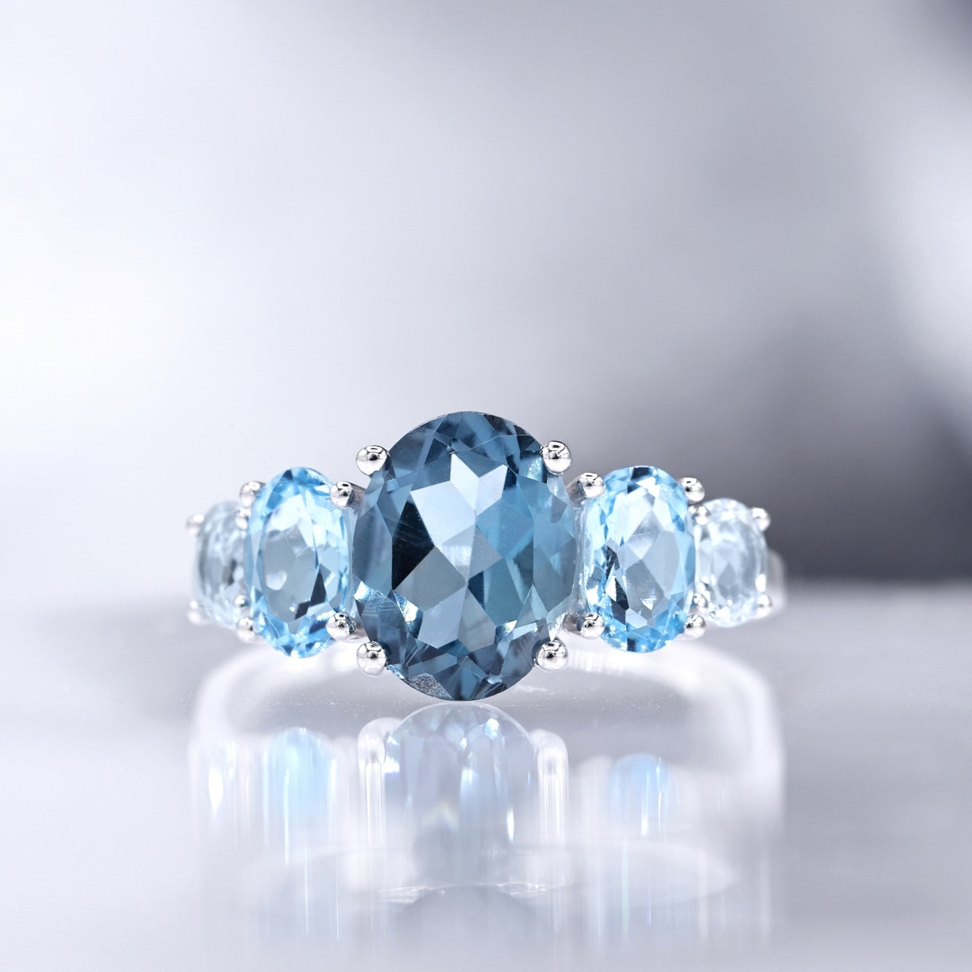 "Blue Hill" Swiss Blue, London Blue And Sky Blue Topaz Ring - 375/1000 White Gold