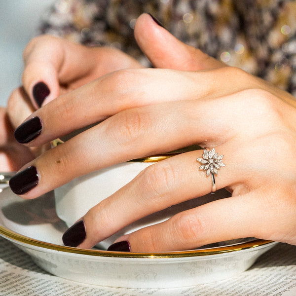 "Bouquet" Ring D0.11/17 - 375/1000 White Gold
