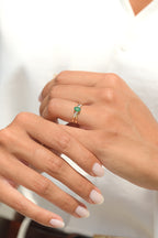 Anillo "Ambi" D 0.035/10 Esmeralda 0.605/1 - Oro amarillo 375/1000