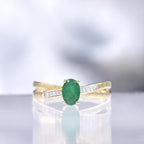 Anillo "Ambi" D 0.035/10 Esmeralda 0.605/1 - Oro amarillo 375/1000