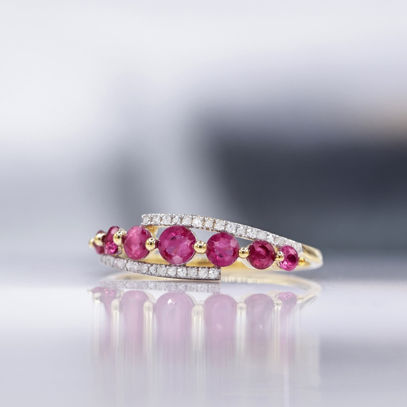 Anillo "Bran" D 0.08/24 Rubí 1.05/7 - Oro amarillo 375/1000