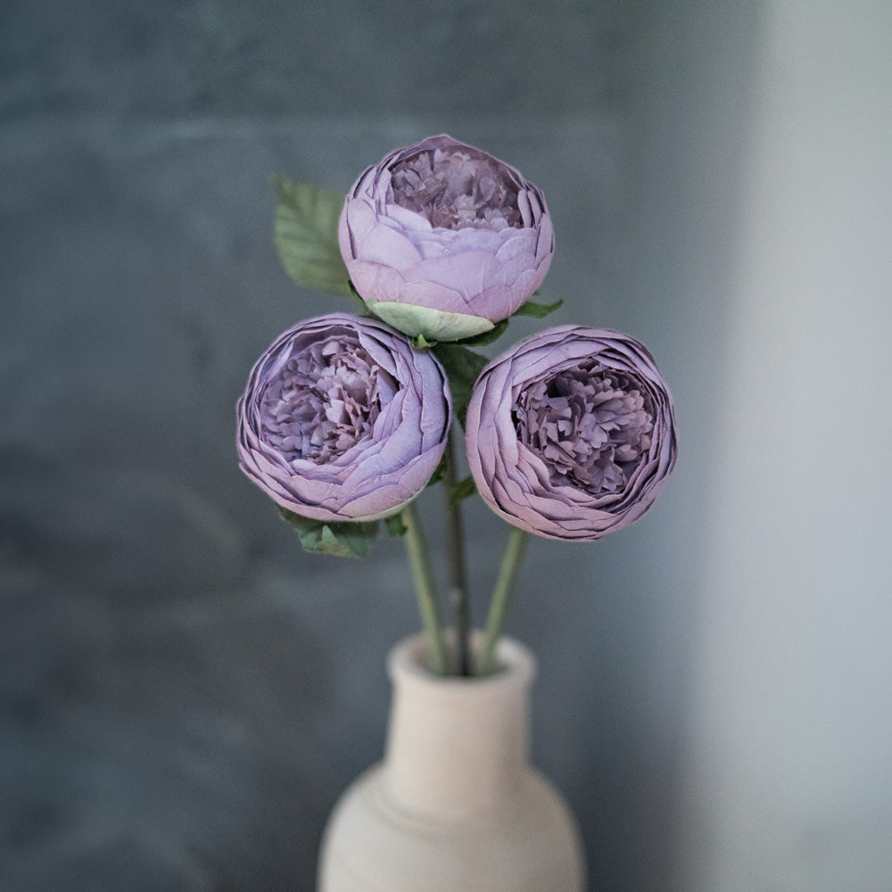 Bouton De Pivoine En Papier Mauve