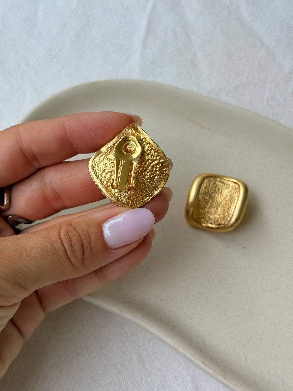 Boucles D’Oreilles Vintage - Carrés Dorés Texturés