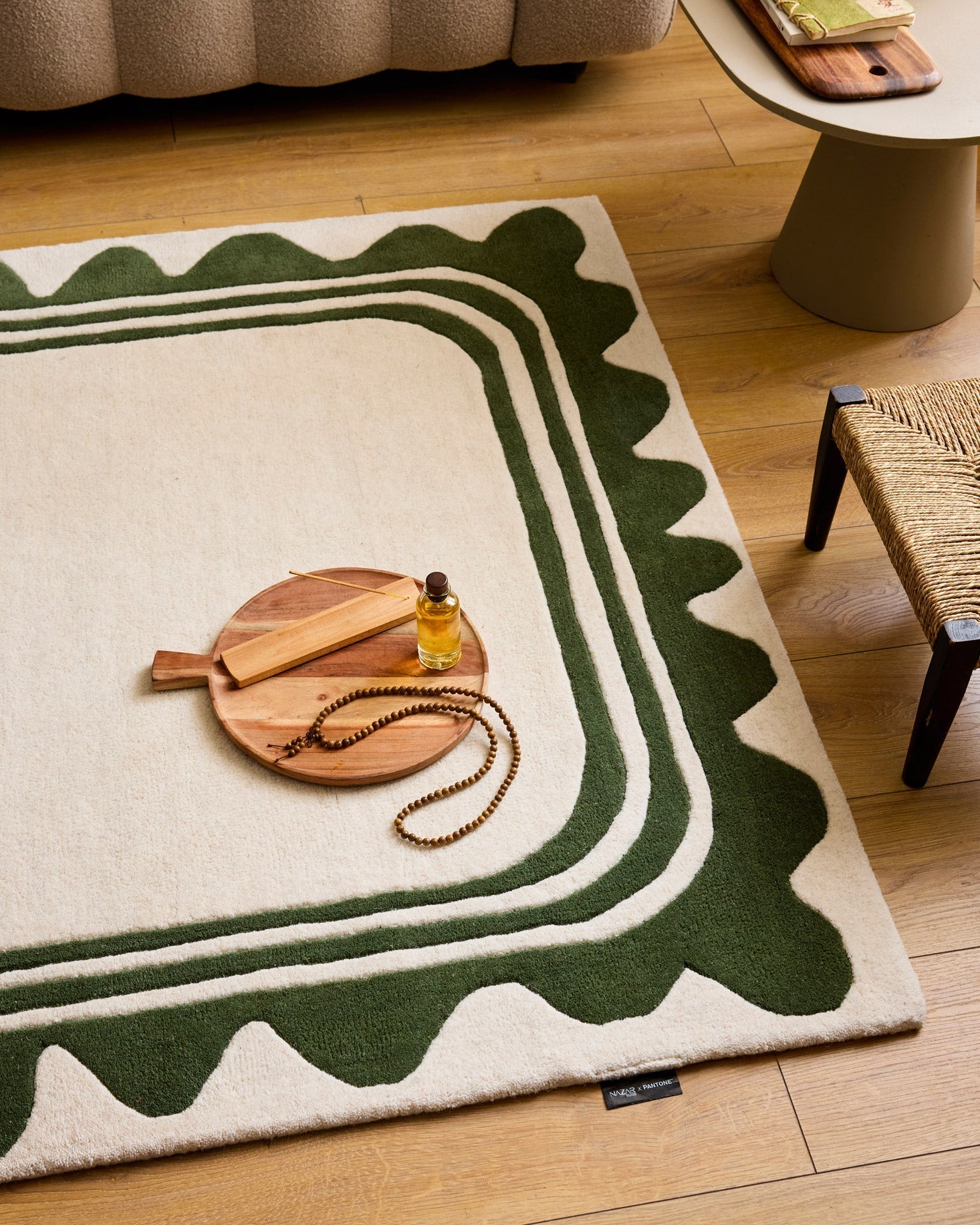 White cedar – Wavy wool rug – green White cedar
