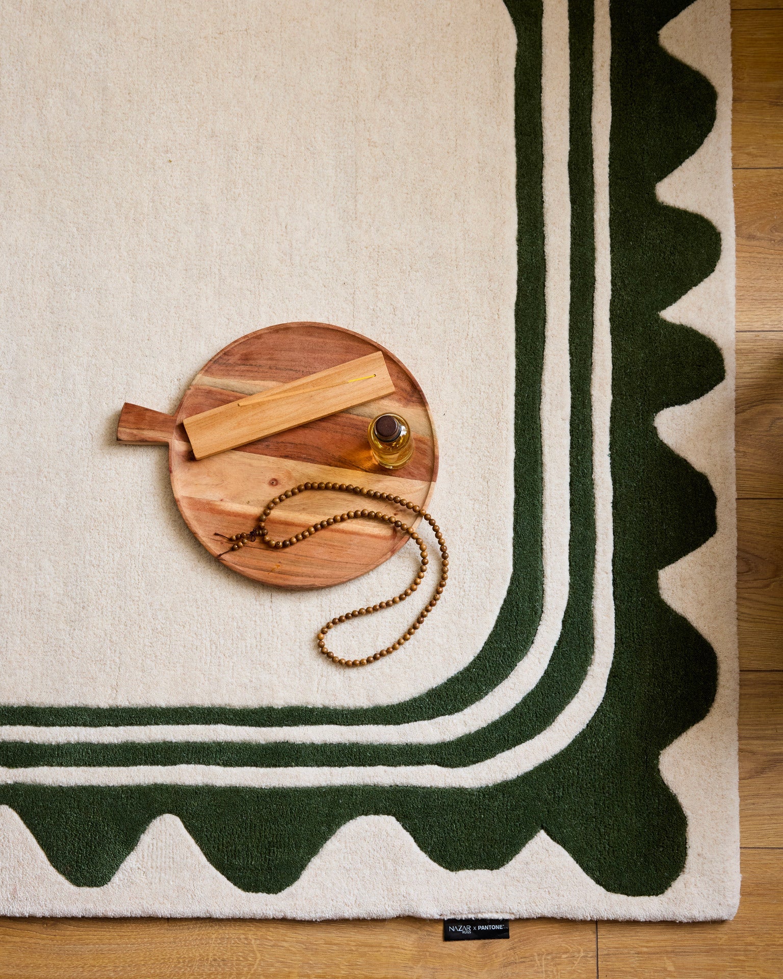 White cedar – Wavy wool rug – green White cedar