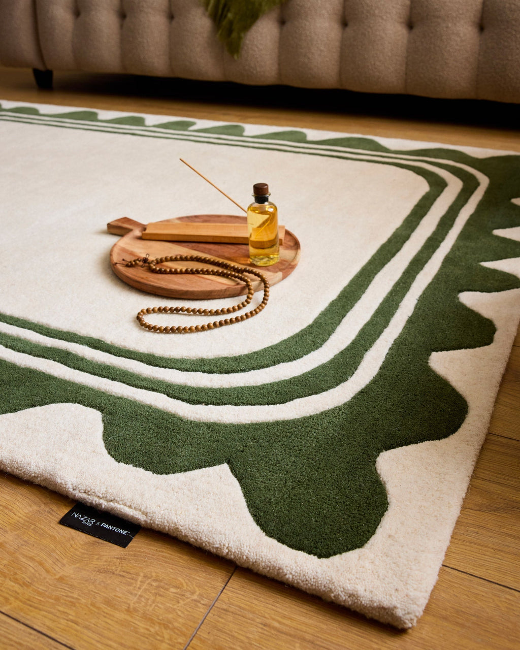 White cedar – Wavy wool rug – green White cedar