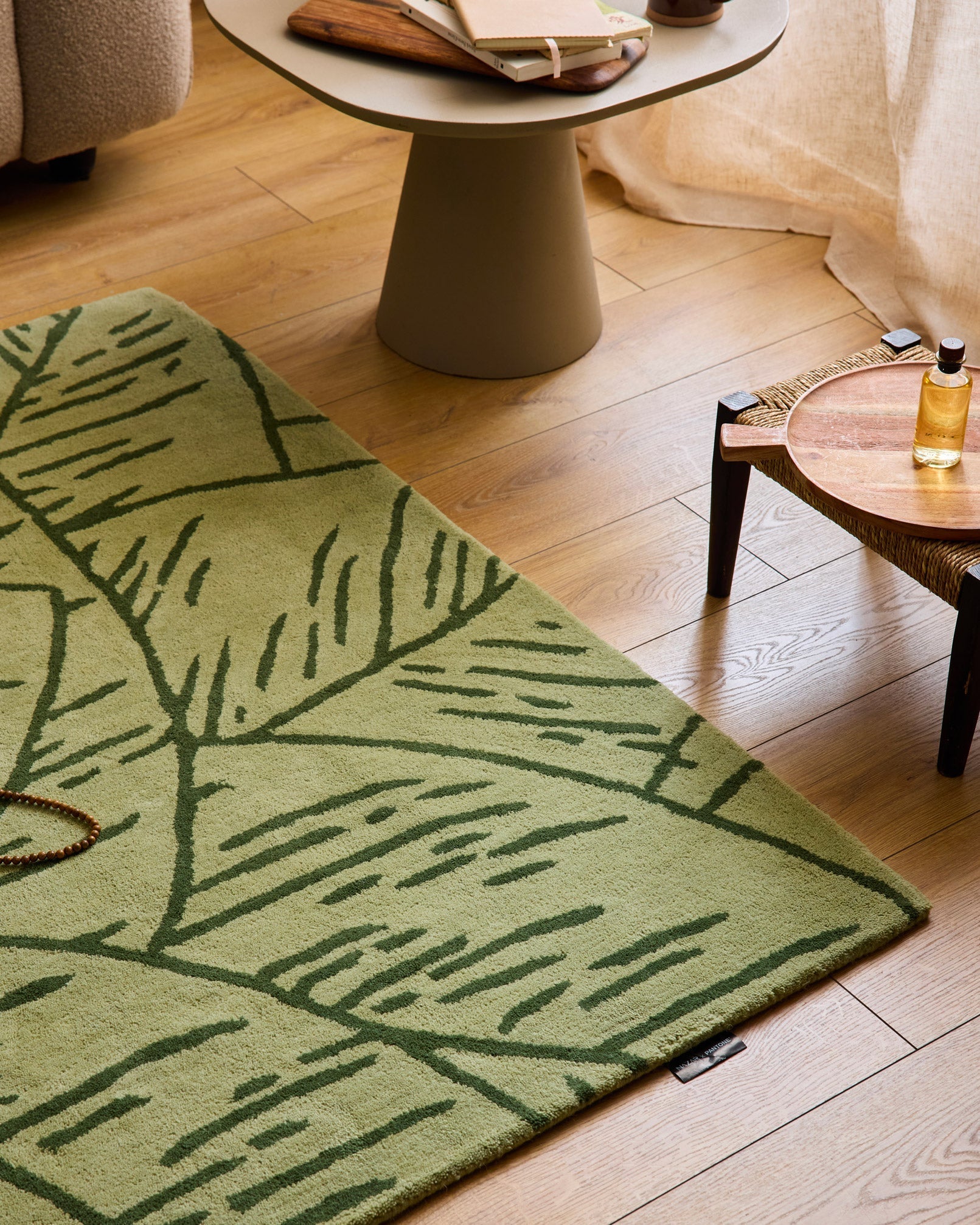 White cedar – Foliage pattern wool rug - green White cedar
