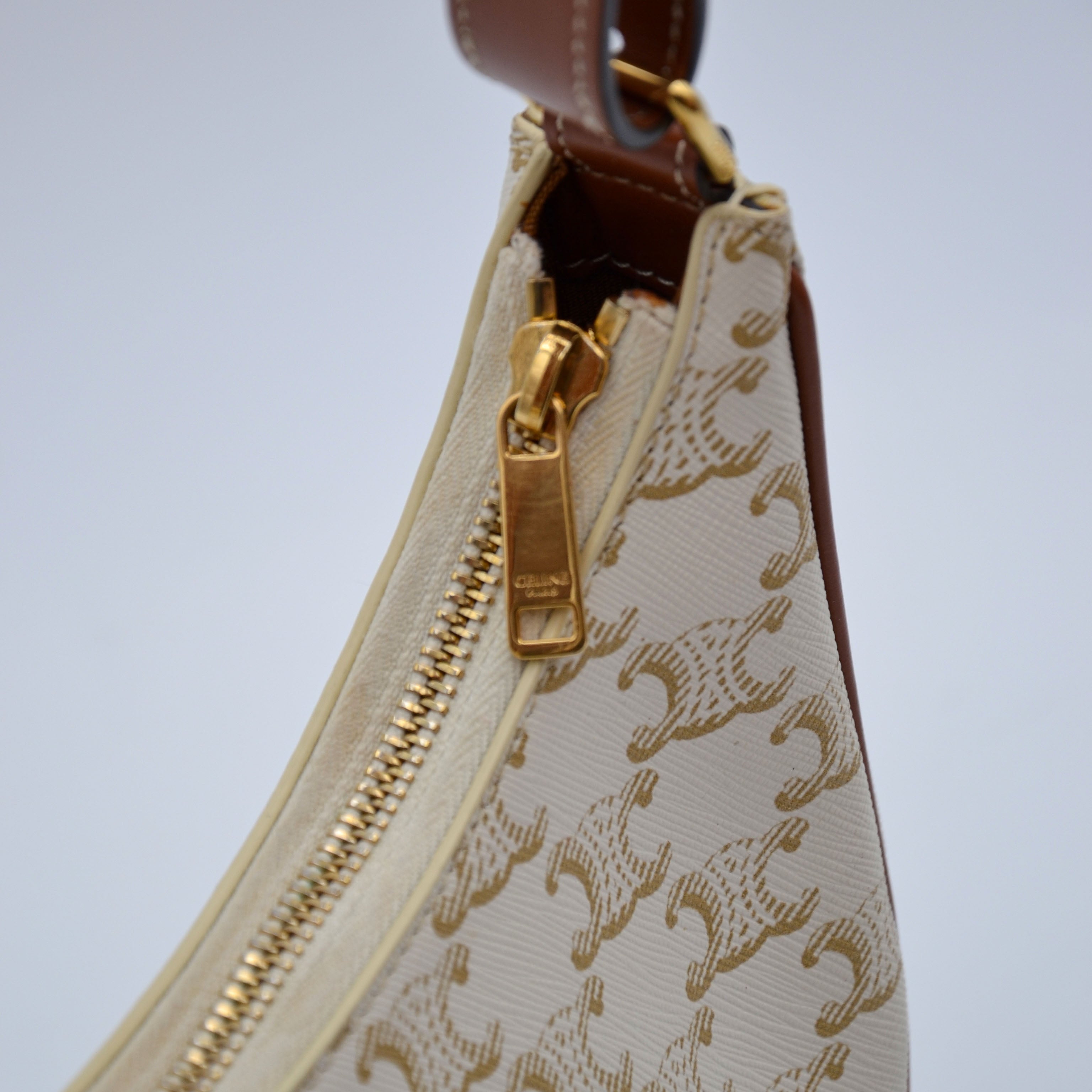 Céline Ava Toile Triomphe