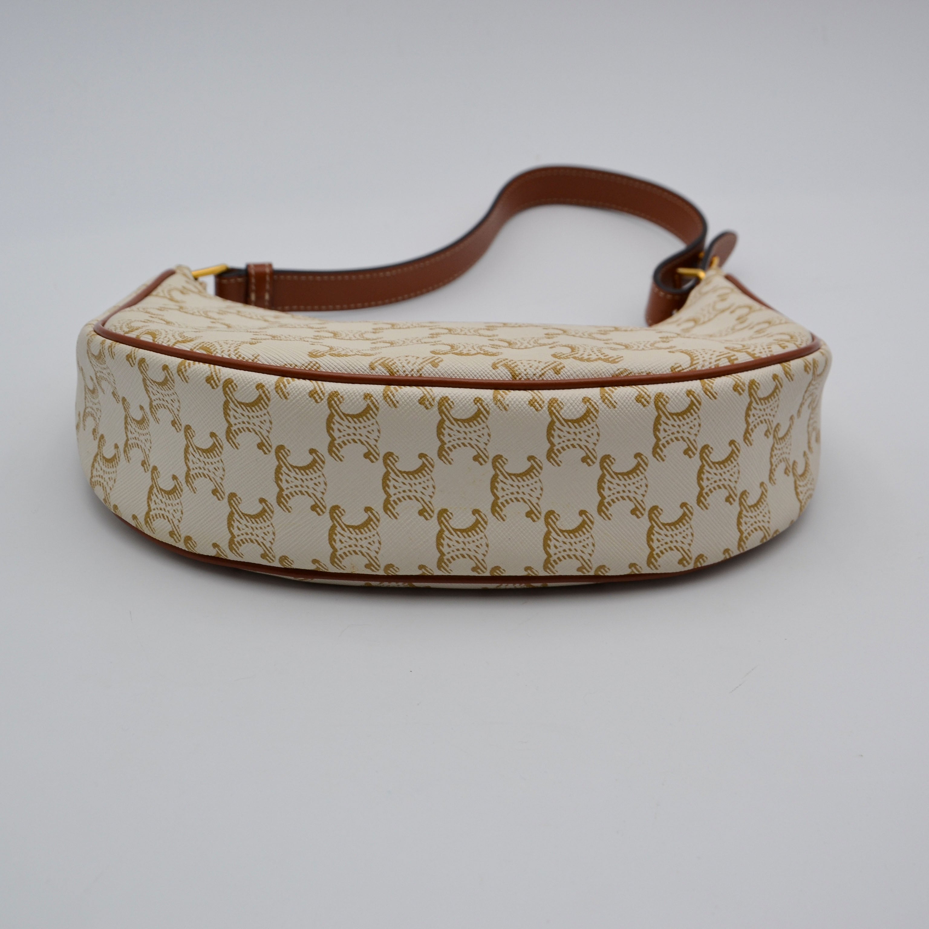 Céline Ava Toile Triomphe