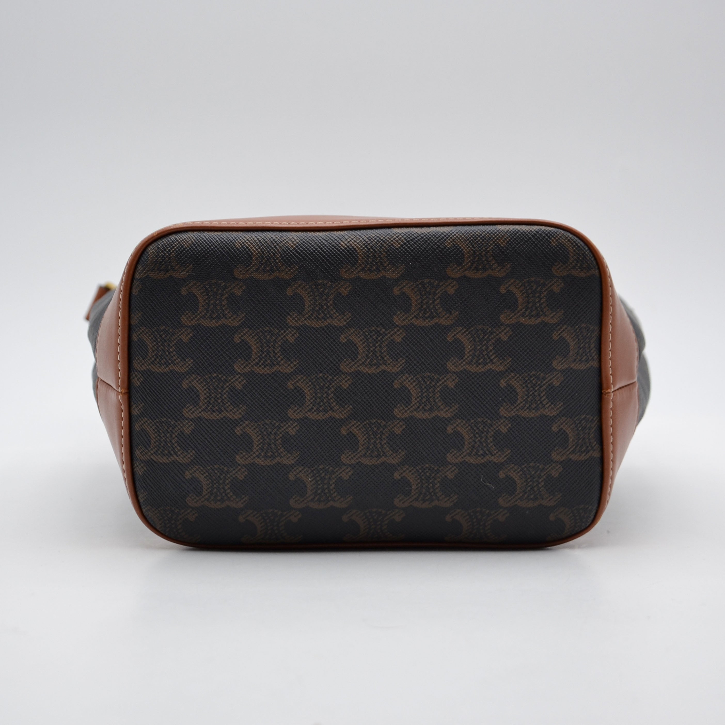 Céline Bucket Triomphe