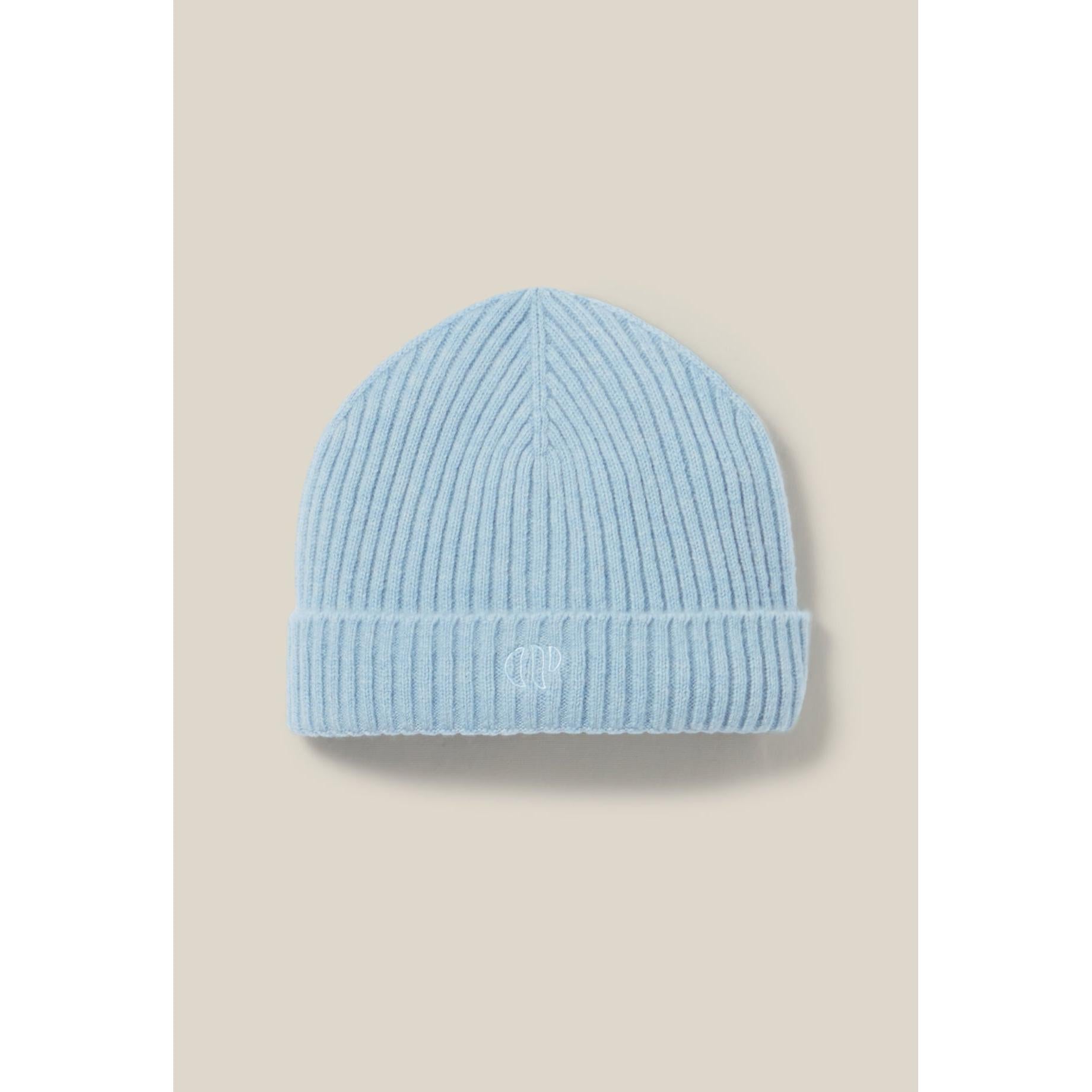 Gorro de canalé de cachemira con bordado CP