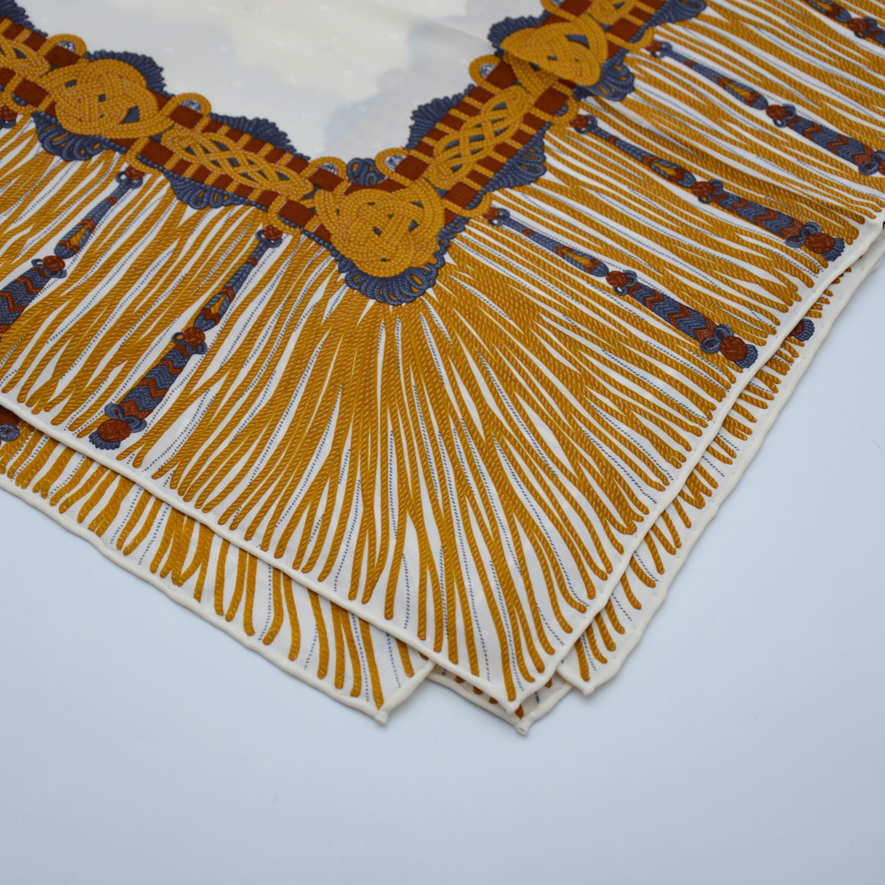 Foulard Chanel Carré Soie Écru & Or