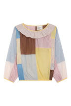 Camisa con parche circular