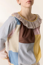 Camisa con parche circular