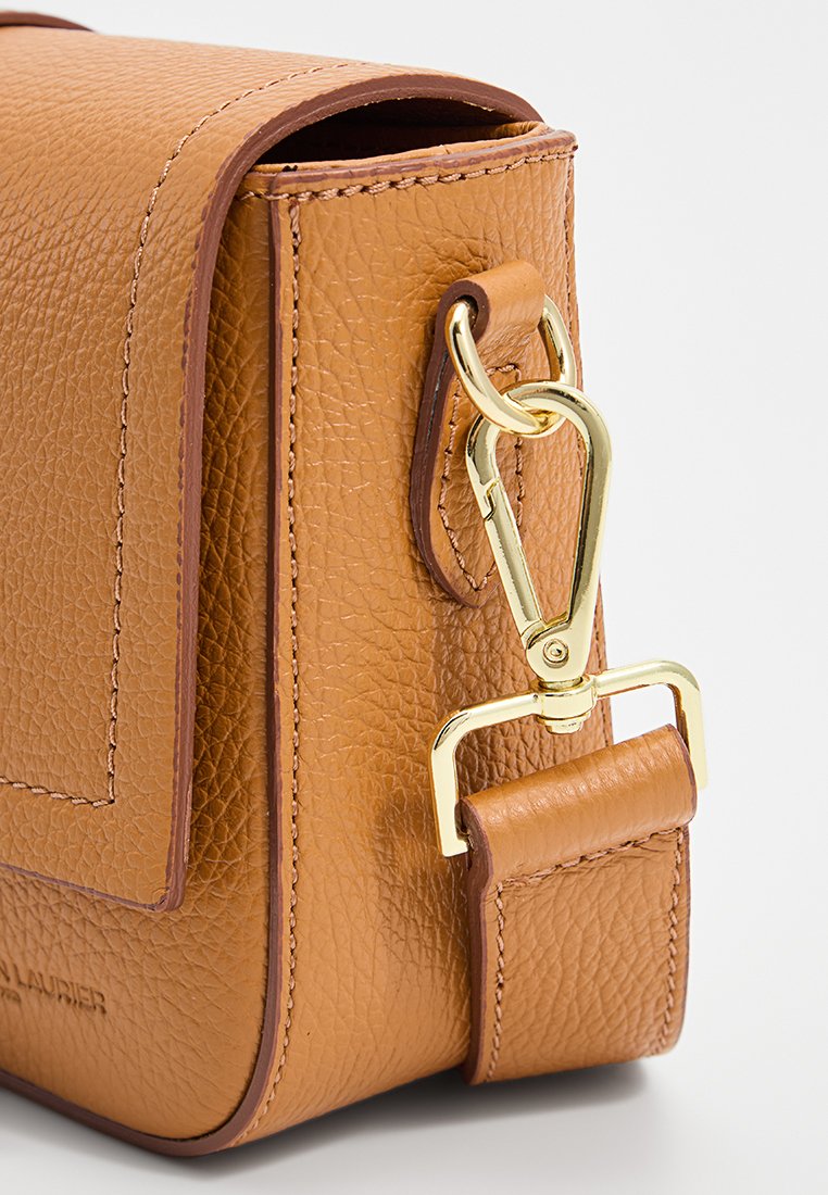 Aria Shoulder Bag - Camel