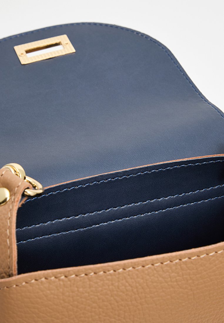 Zia Shoulder Bag - Beige